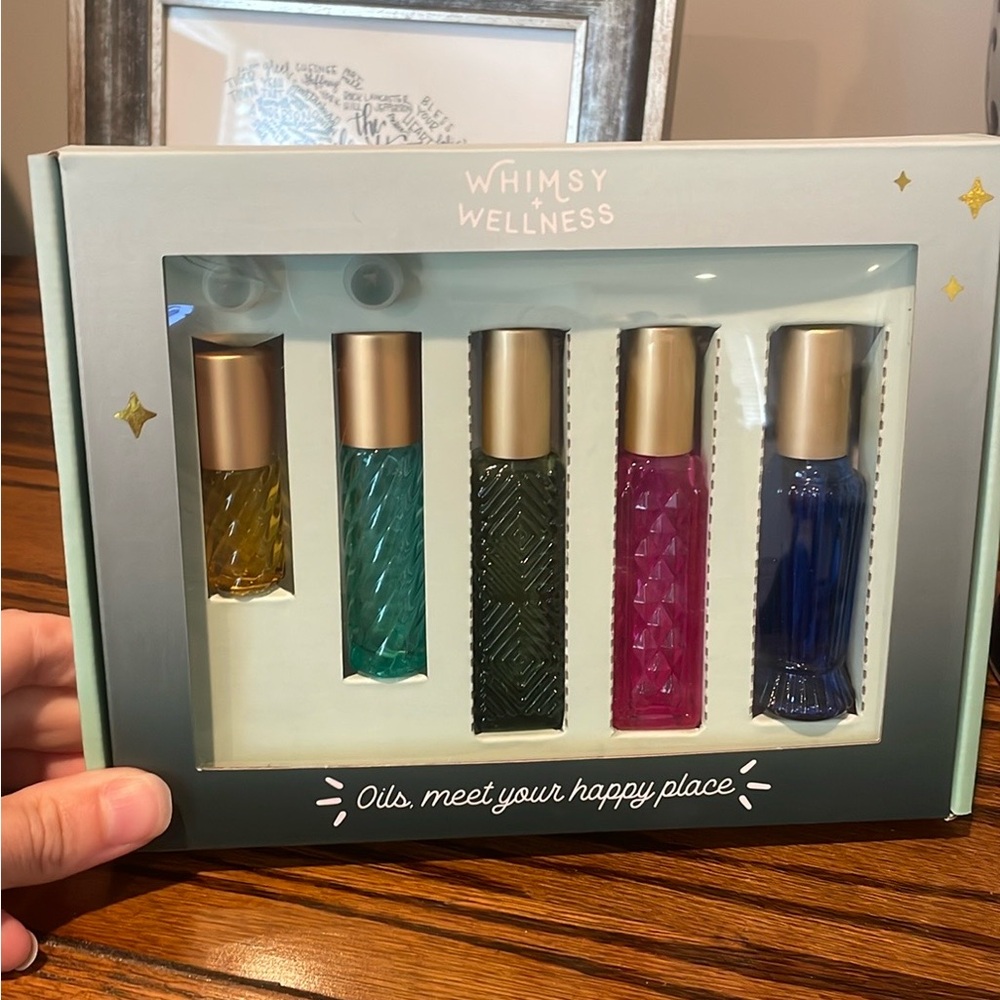 NWT whimsy wellness vintage glass set. 3 spray bottles, 2 roller bottles